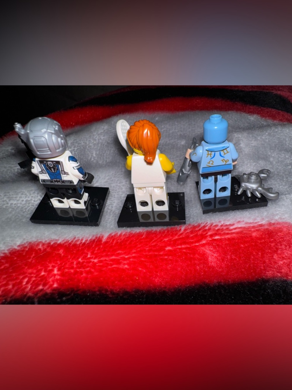 Bundle of 3 LEGO mini figures. - Picture 2 of 2